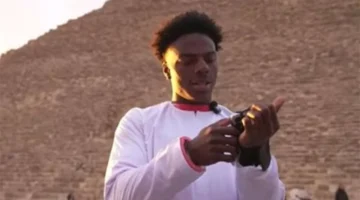 وصول سبيد للقاهرة.. يوتيوبر العالمي يزور الأهرامات ويجرب الكشري